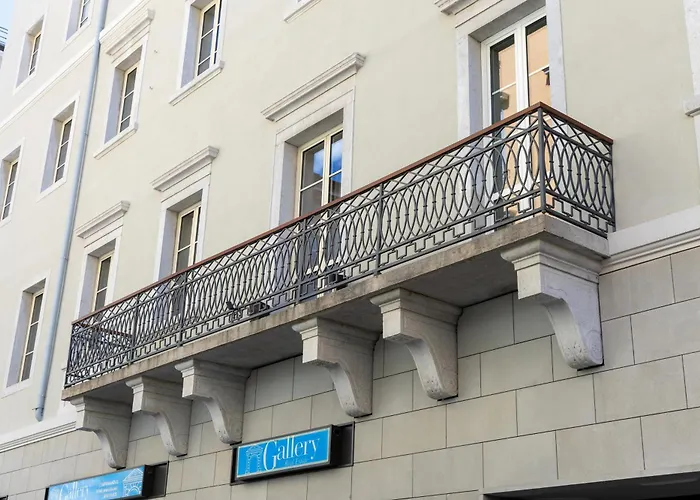 Homey I Teatro Romano Apartment *