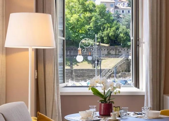 Homey I Teatro Romano Apartment *