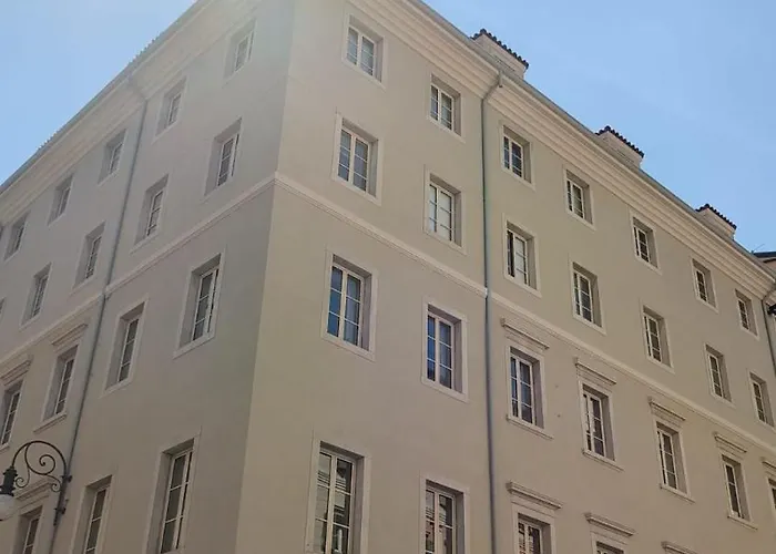 Homey I Teatro Romano Apartment *