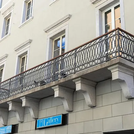 Homey I Teatro Romano شقة *