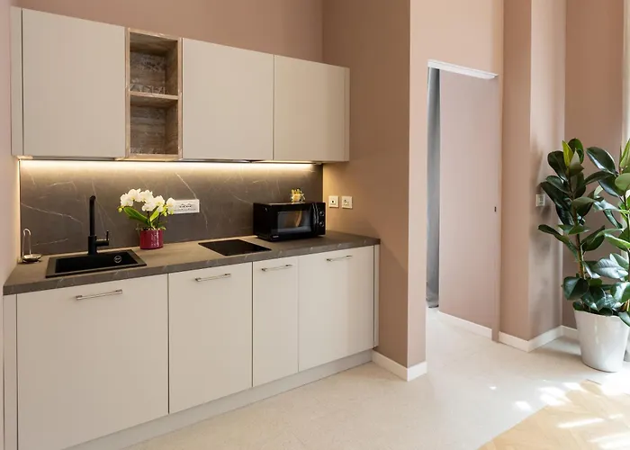 Homey I Teatro Romano Apartment *