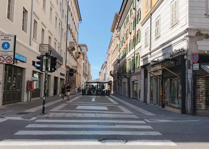 Homey I Teatro Romano Apartment